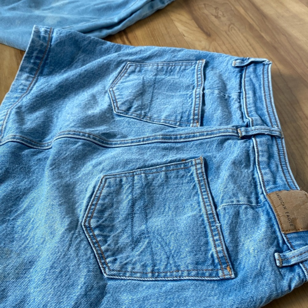 Cutest jean skirt from American eagle! 💙💙💙